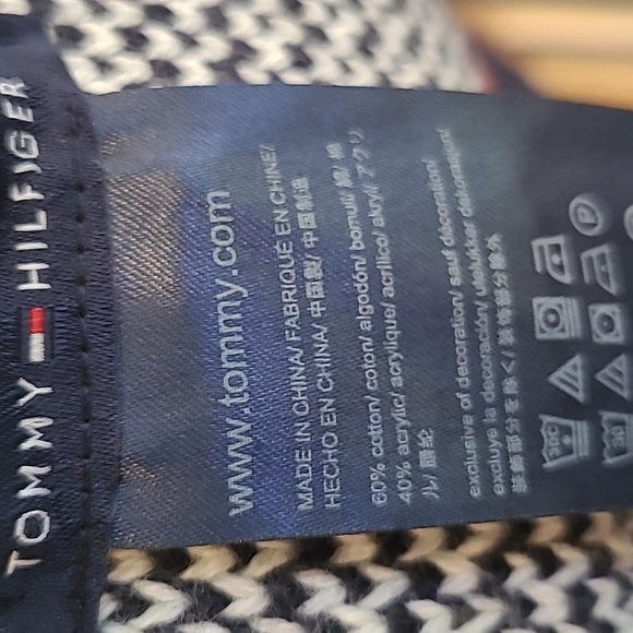 NWOT Tommy Hilfiger Winter Scarf - Picture 5 of 7